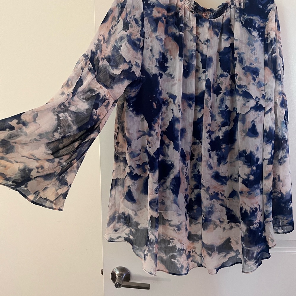 Elegant Blue and Pink Women's Top - Picture 2 of 2